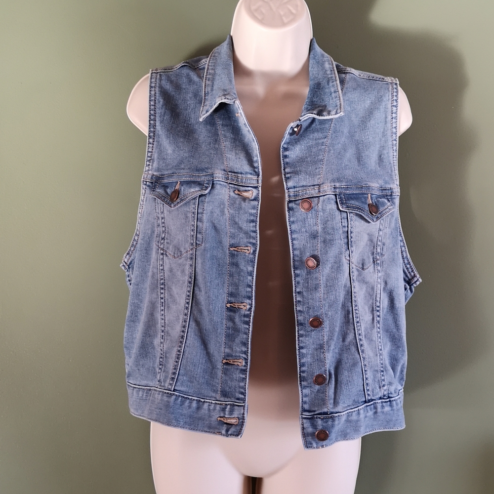 Brody Jeans Light Wash Denim Button Vest Medium Fit - Picture 3 of 11